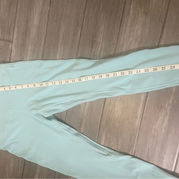 Lululemon Align High-Rise Pant 25"
Icing Blue Size 6 - Picture 8 of 11